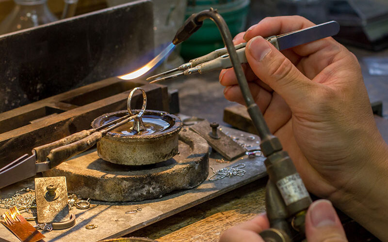 ジュエリーリフォームってどれくらいかかるの？初めてでも安心！費用相場と料金体系を解説