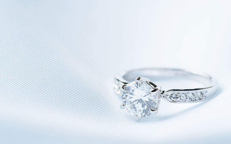 婚約指輪をリフォーム！リングとネックレス、それぞれの魅力と選び方