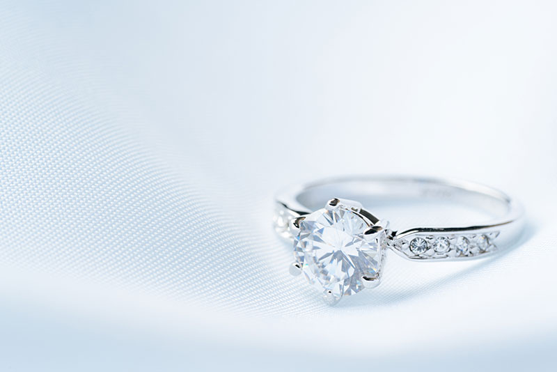 婚約指輪をリフォーム！リングとネックレス、それぞれの魅力と選び方