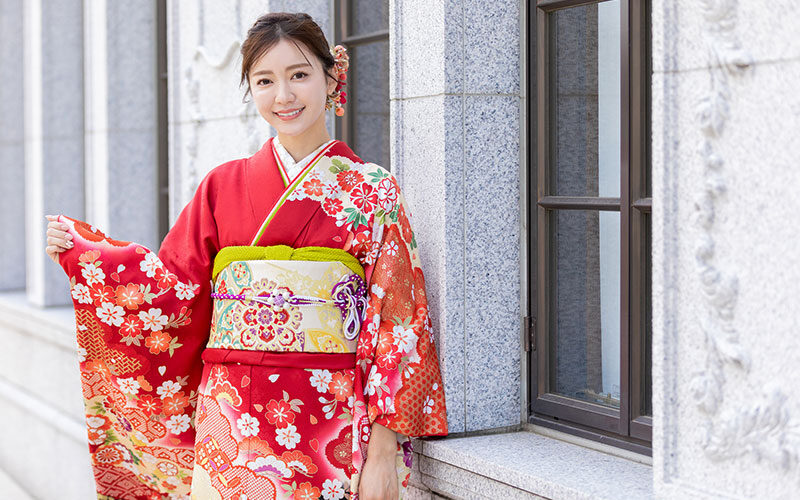 結婚式のお呼ばれドレスは何着る？みんなの本音とNG例も解説！